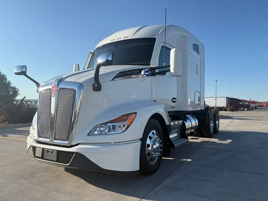 2023 Kenworth T680 in Englewood, CO — photo 2