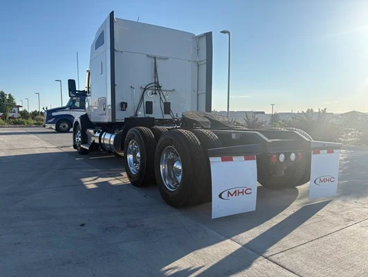 2023 Kenworth T680 in Englewood, CO — photo 12