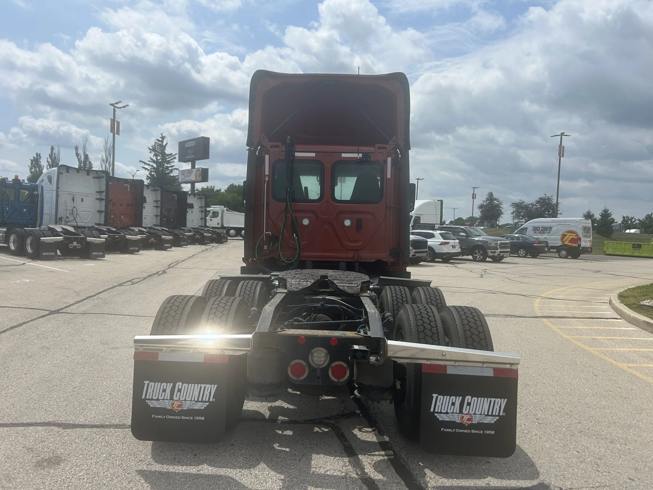 2024 Freightliner Cascadia in Milwaukee, WI — photo 4