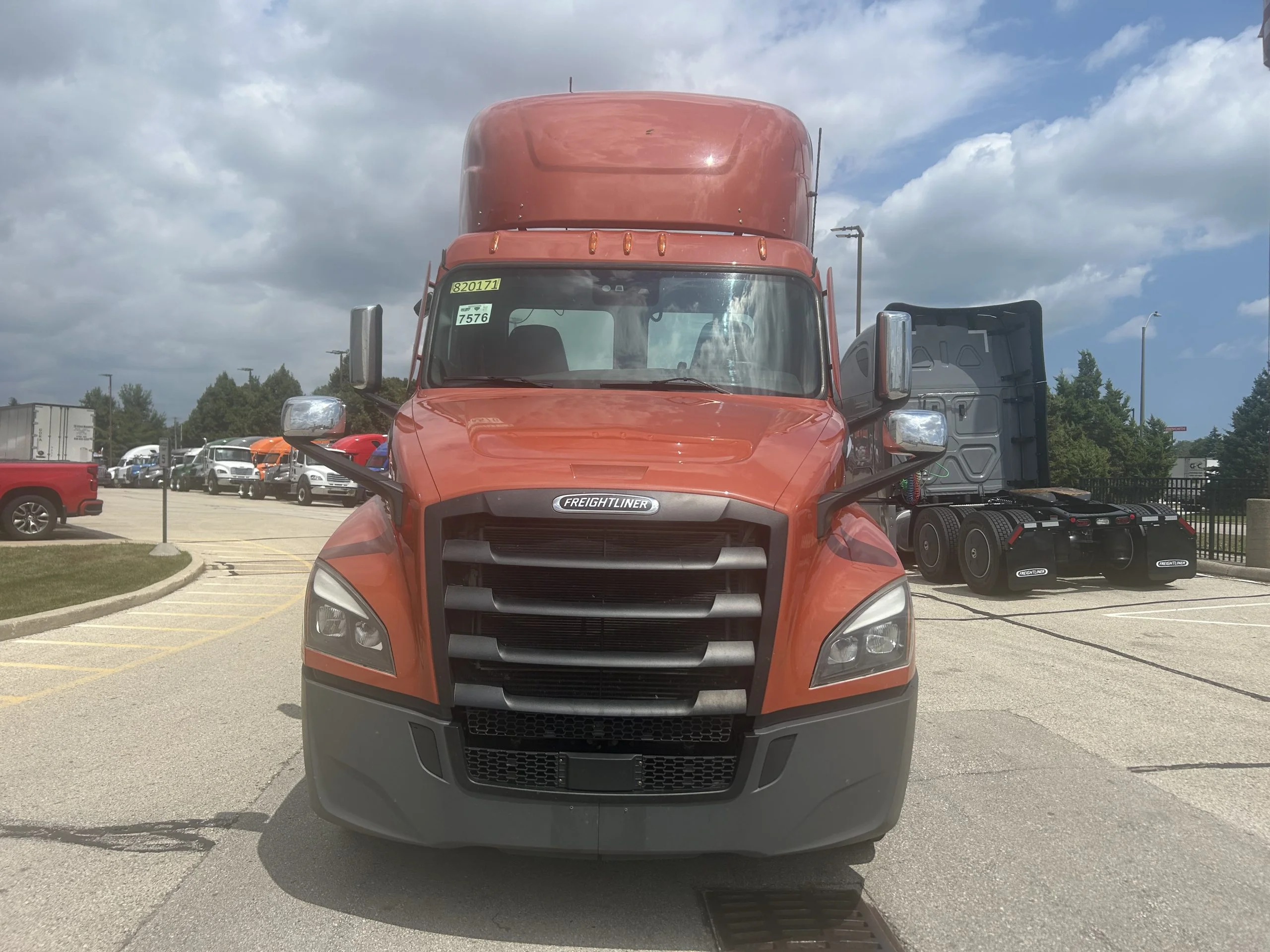 2024 Freightliner Cascadia in Milwaukee, WI — photo 2