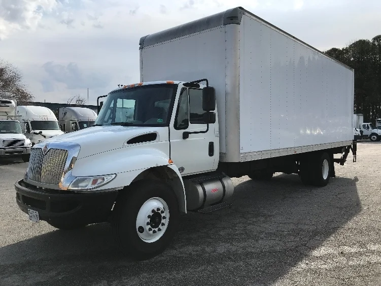2018 International 4300 - image 3