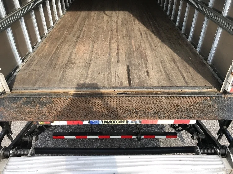 2018 International 4300 - image 10