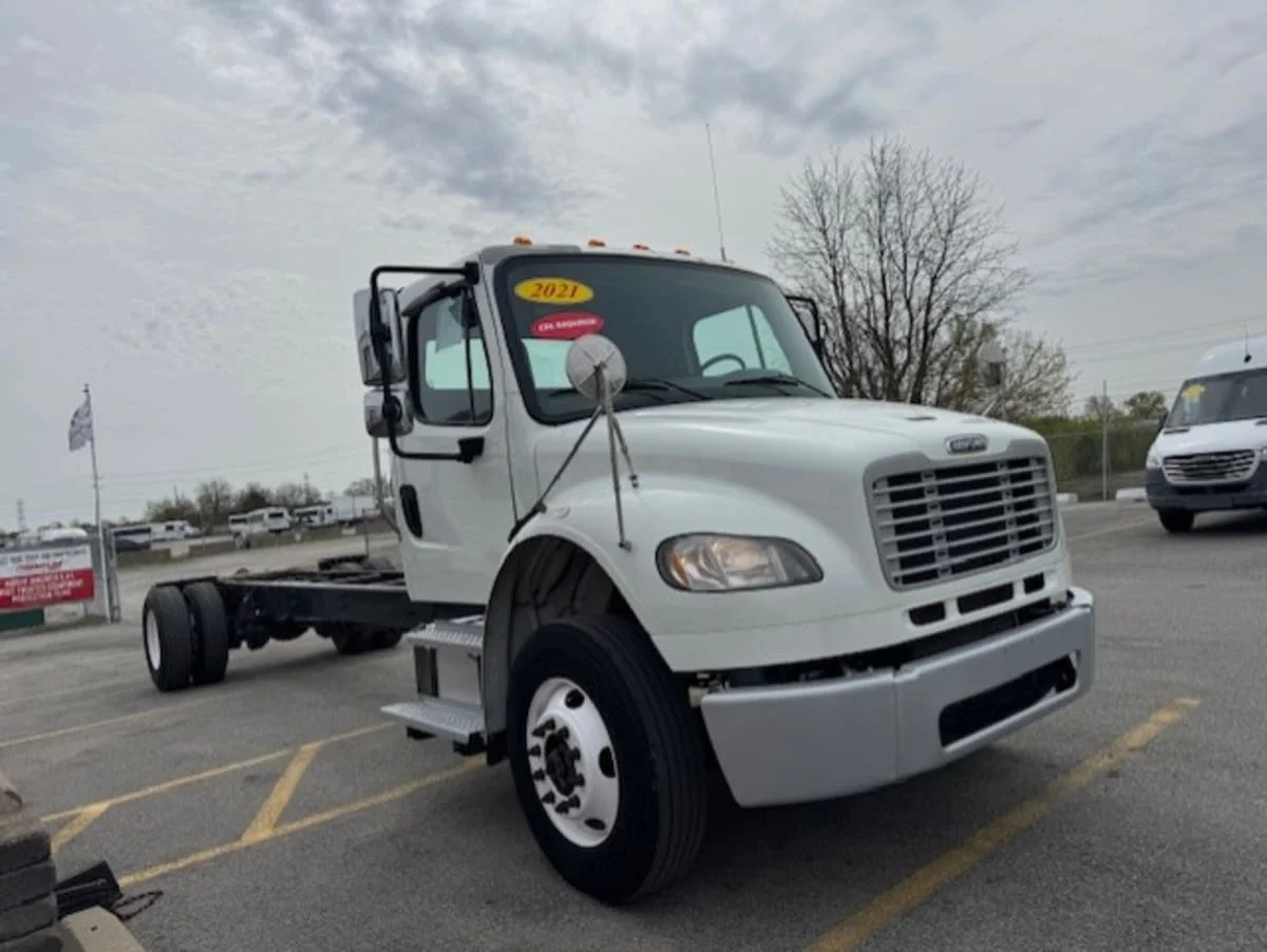 2021 Freightliner M2 106 - image 3