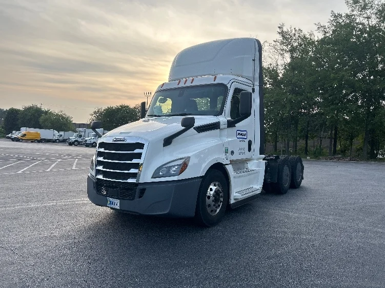 2020 Freightliner Cascadia in Forest Park, GA — photo 3