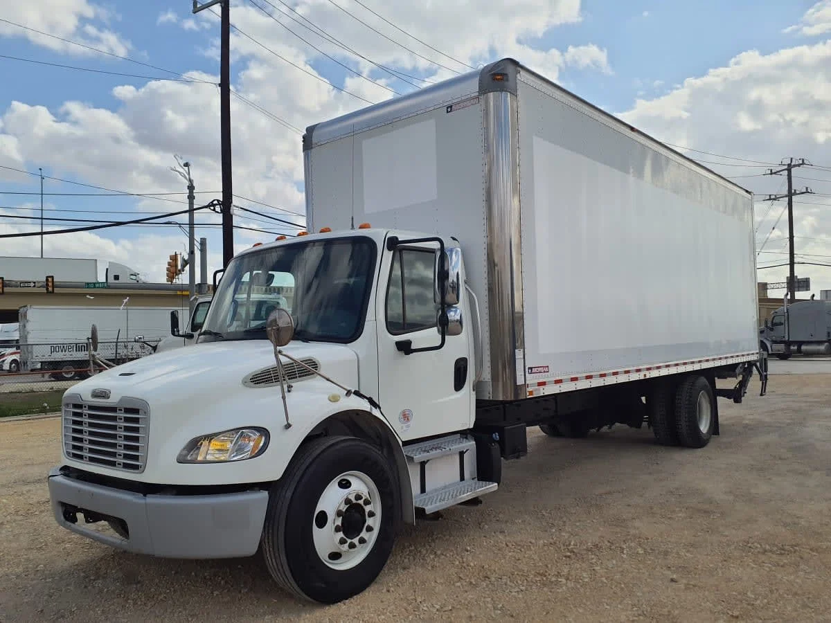 2020 Freightliner M2 106 - image 3