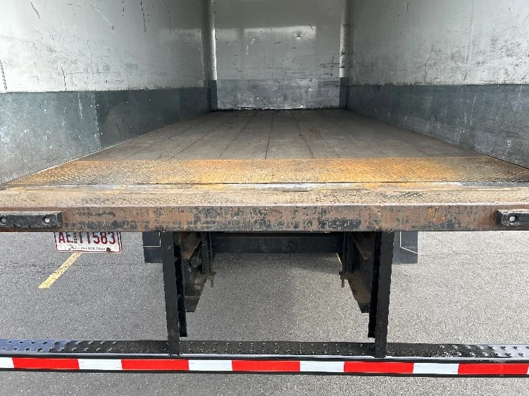 2018 Hino 338 - image 10