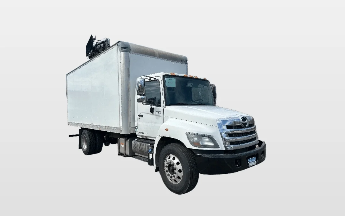 2018 Hino 338 - image 1