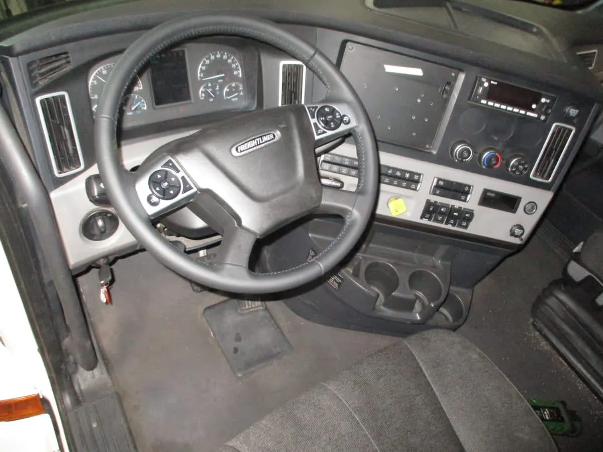 2022 Freightliner Cascadia in Phoenix, AZ — photo 7