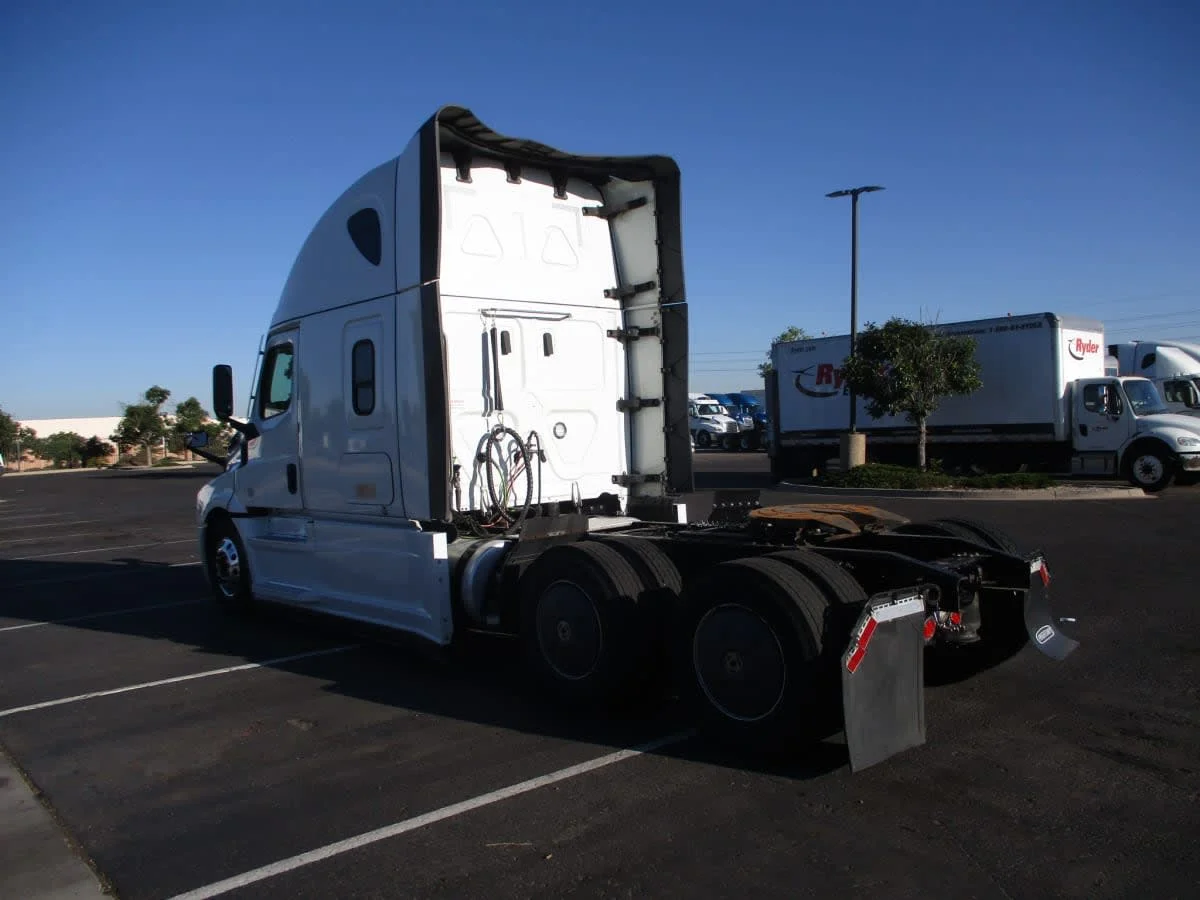 2022 Freightliner Cascadia in Phoenix, AZ — photo 6