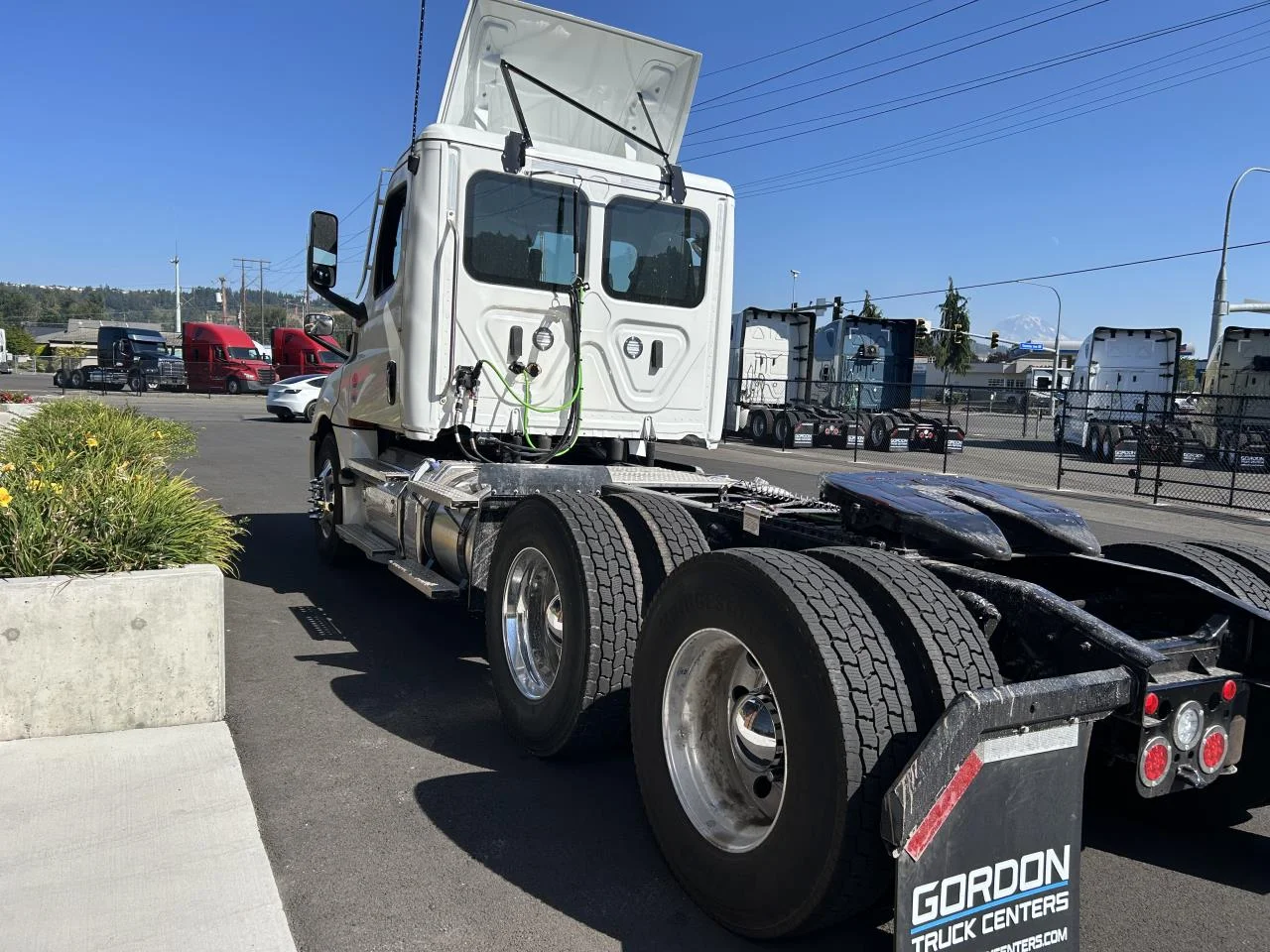 2027 Freightliner in Pacific, WA — photo 4
