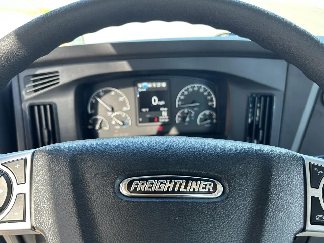 2027 Freightliner in Pacific, WA — photo 9