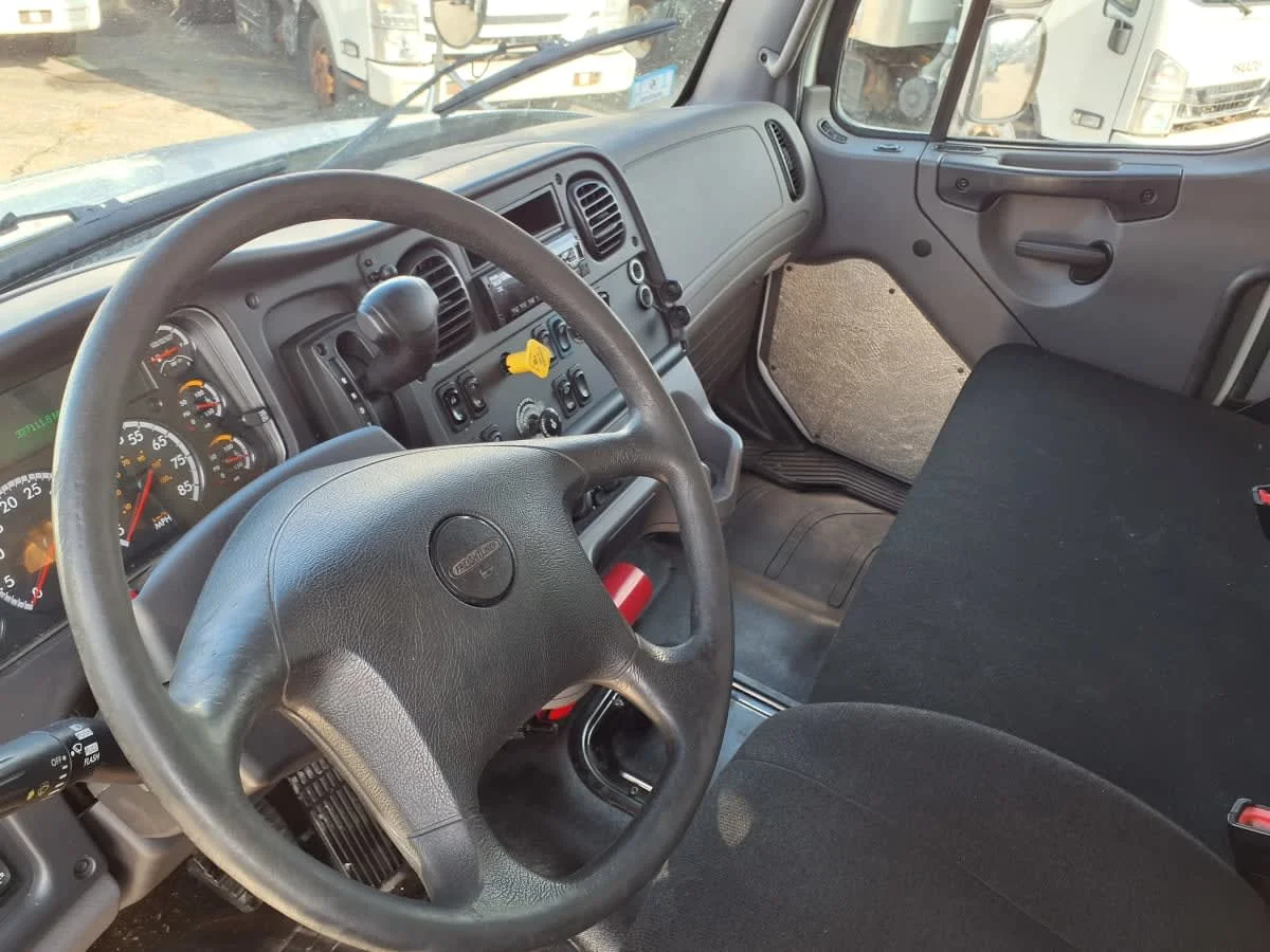 2020 Freightliner M2 106 - image 7