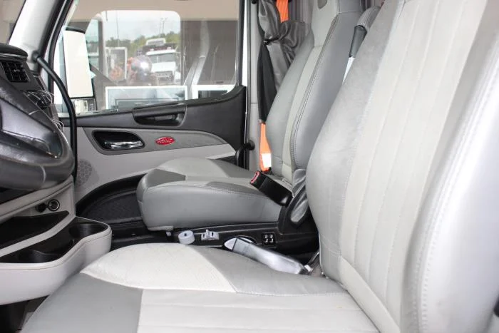 2022 Peterbilt 579 — photo 11