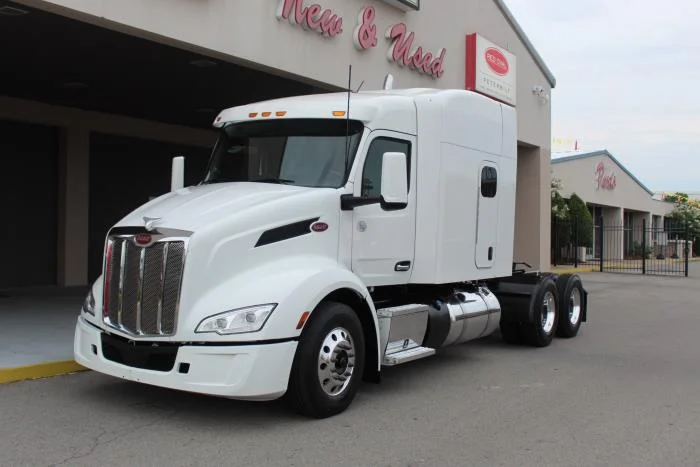 2022 Peterbilt 579 — photo 2