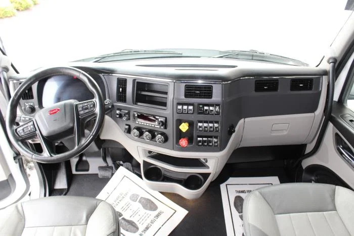 2022 Peterbilt 579 — photo 16