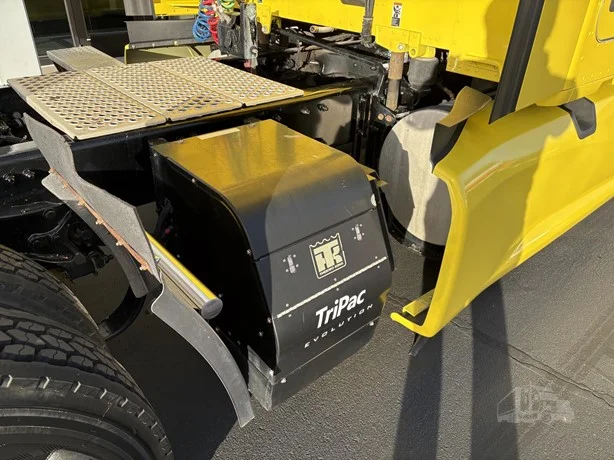 2022 Kenworth T680 - image 9