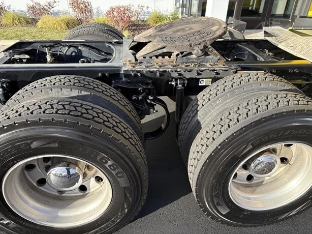 2022 Kenworth T680 - image 10