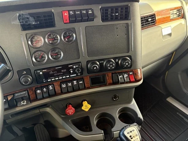 2022 Kenworth T680 - image 15