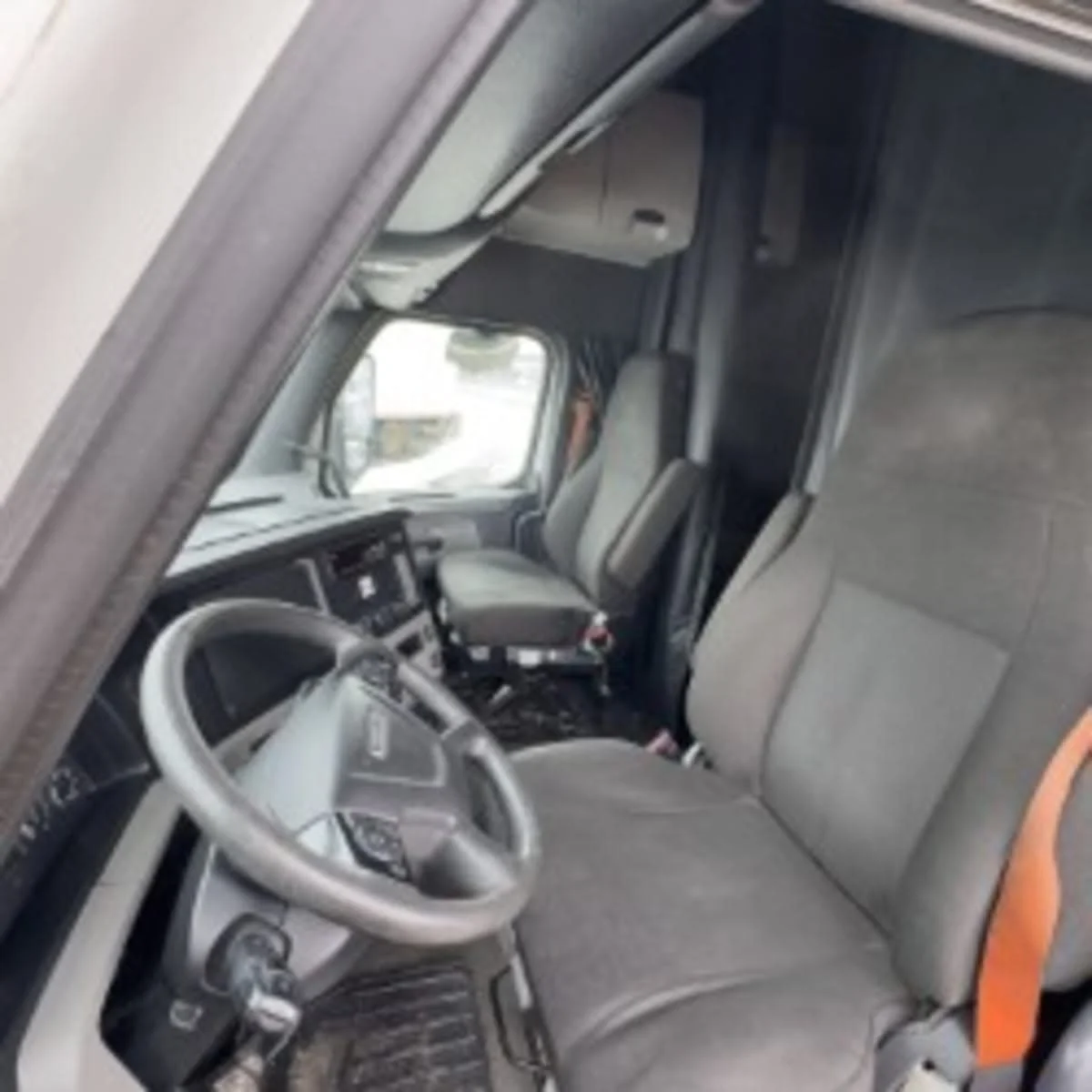 2020 Freightliner Cascadia in Syracuse, NY — photo 7