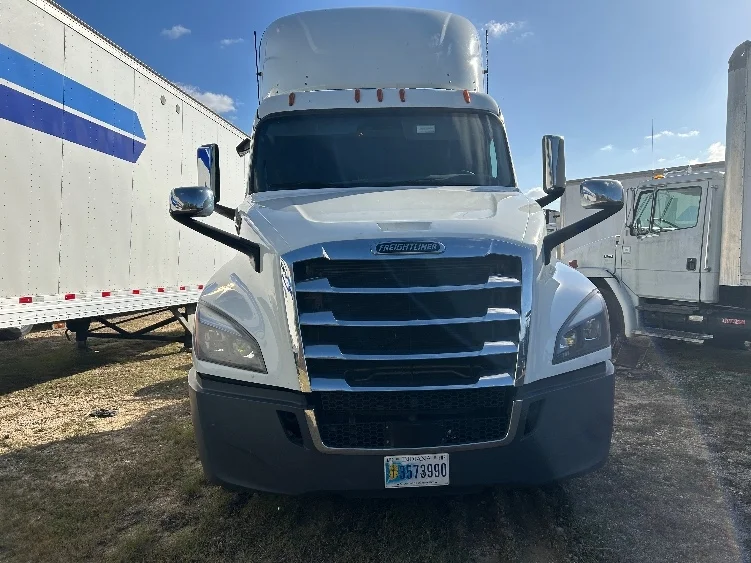 2020 Freightliner Cascadia - image 2