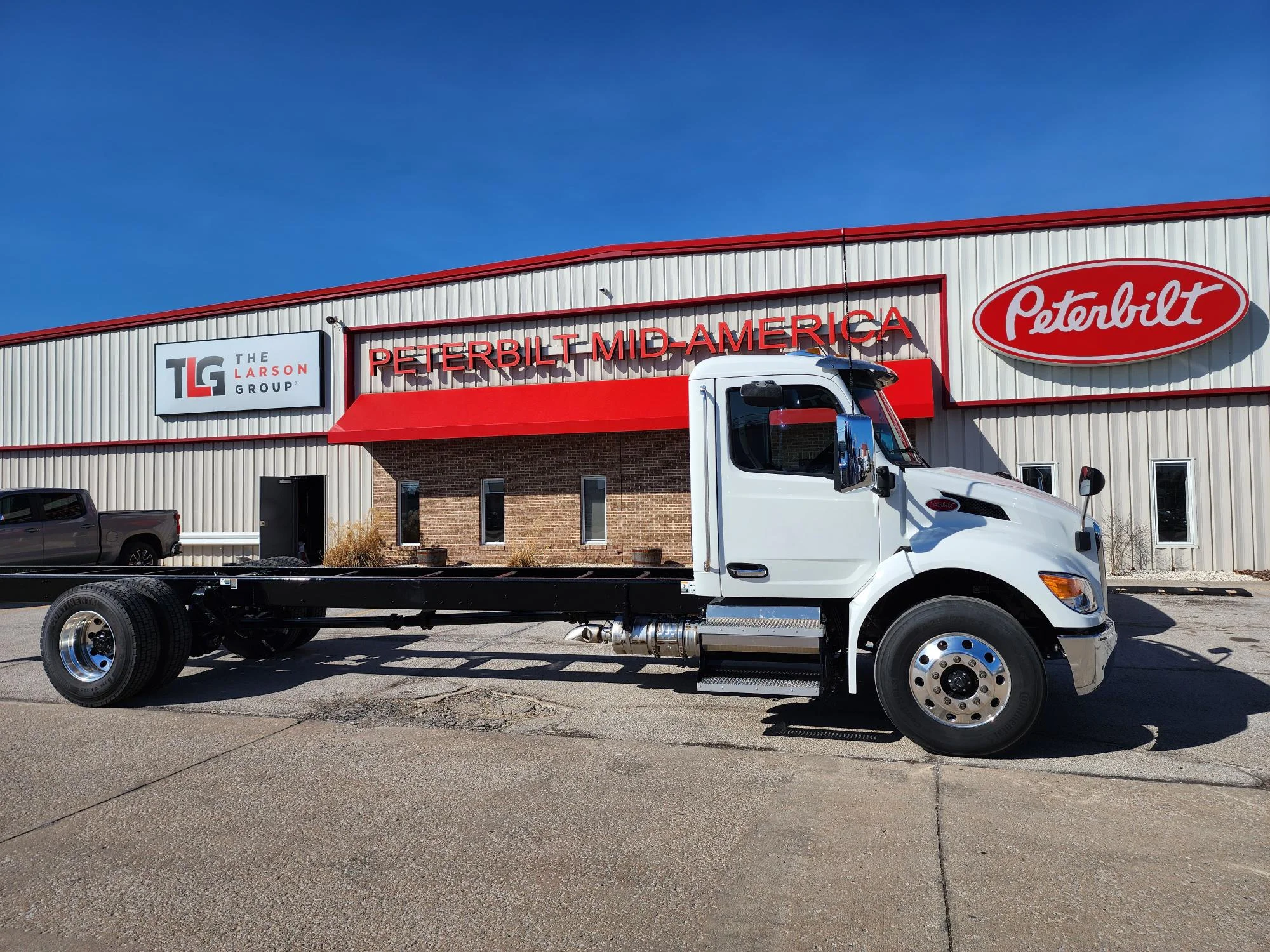 2025 Peterbilt 536 - image 2