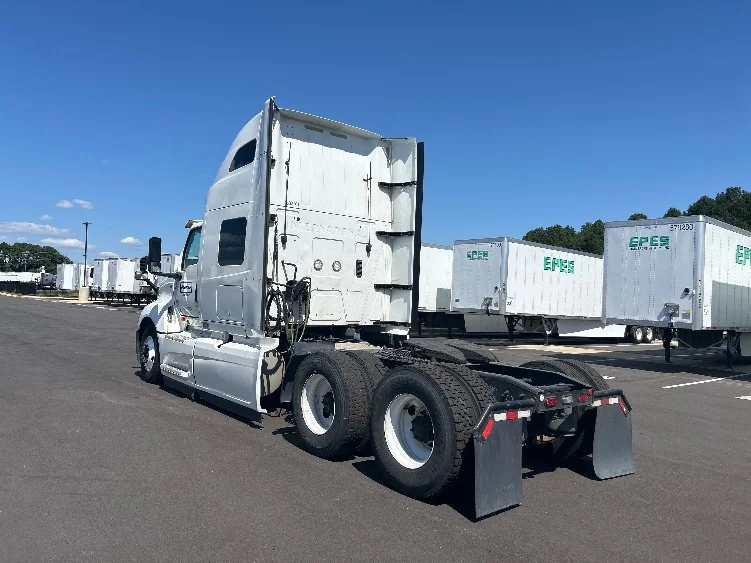 2019 International LT - image 5