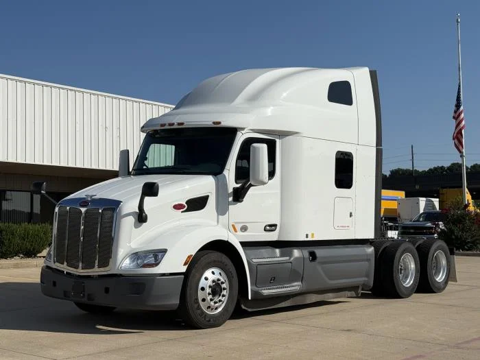 2021 Peterbilt 579 - image 2