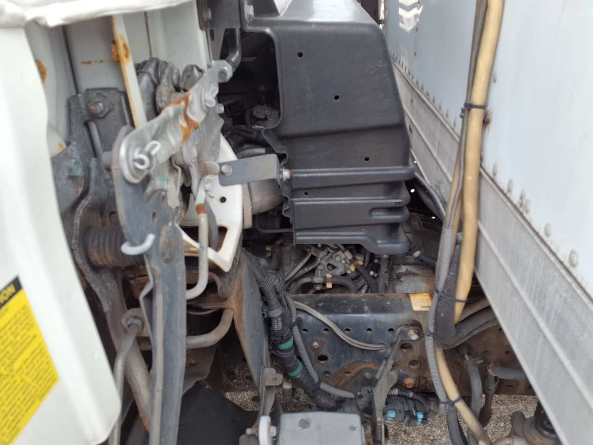 2018 Isuzu NPR - image 10