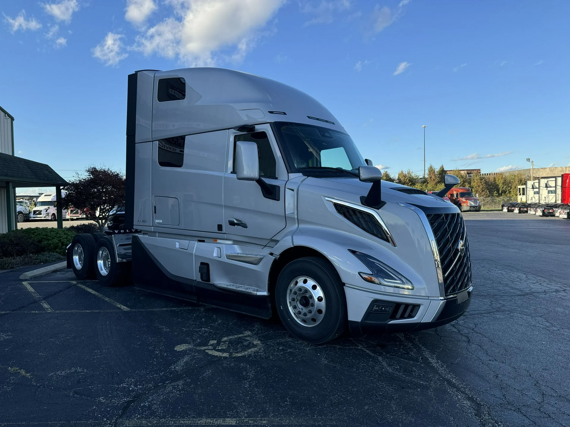 2026 Volvo VNL 860 - image 5