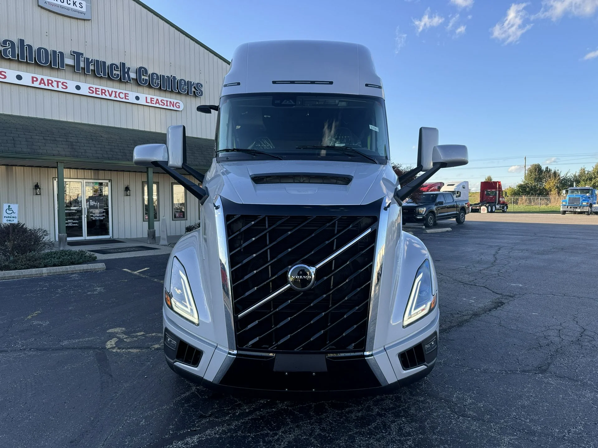 2026 Volvo VNL 860 - image 6