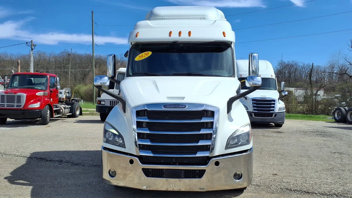 2020 Freightliner Cascadia - image 2