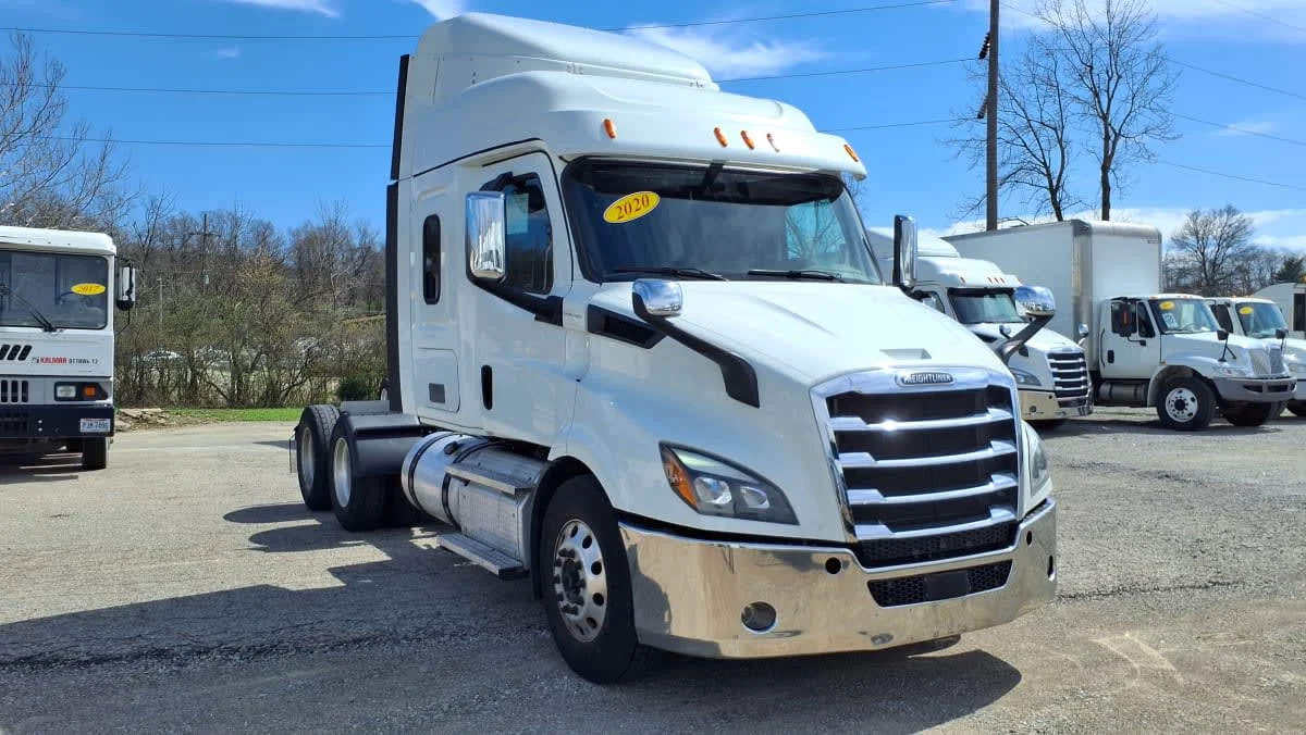 2020 Freightliner Cascadia - image 3