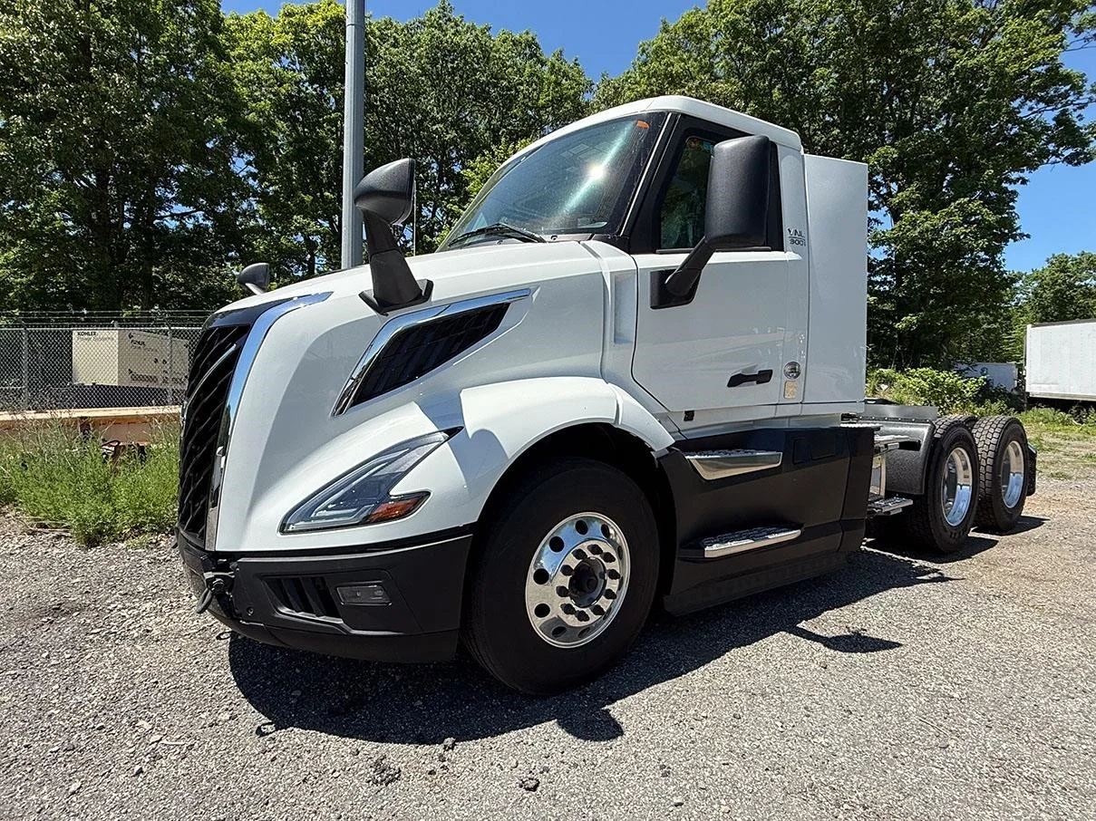 2025 Volvo VNL 300