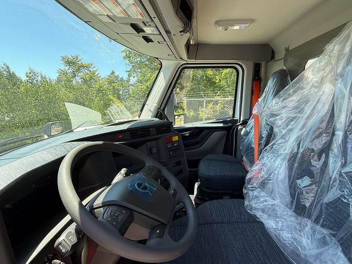 2025 Volvo VNL 300 in Worcester, MA — photo 6