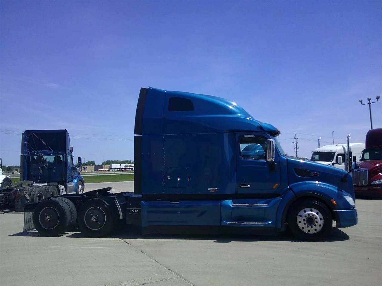 2020 Peterbilt 579 in Eau Claire, WI — photo 4