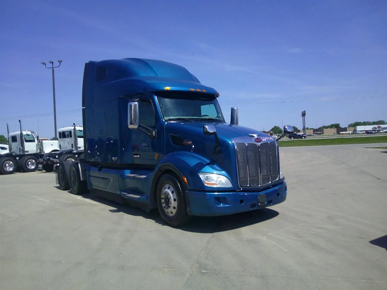 2020 Peterbilt 579 in Eau Claire, WI — photo 2