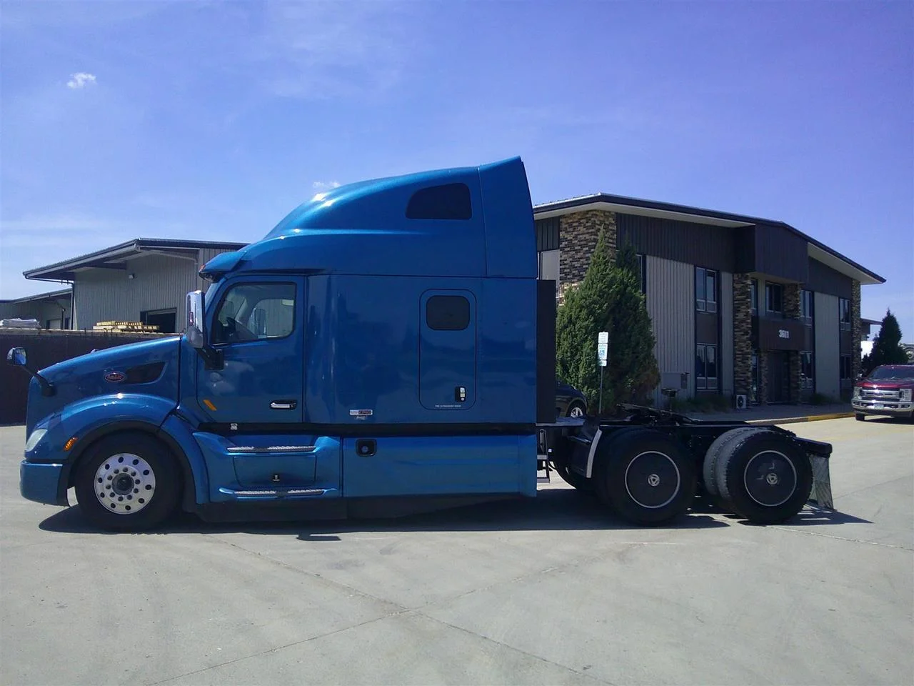 2020 Peterbilt 579 in Eau Claire, WI — photo 3