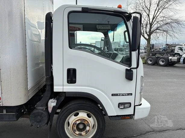 2020 Isuzu NPR - image 3