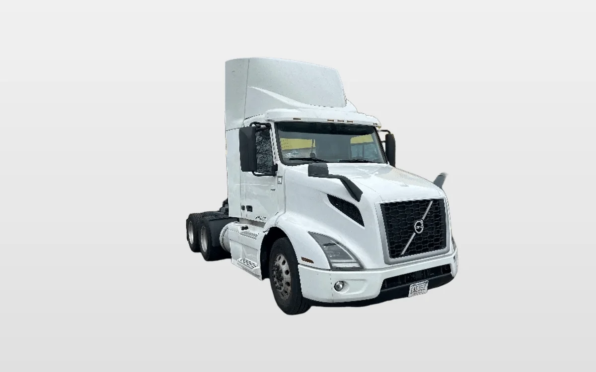 2020 Volvo VNR 640 - image 1