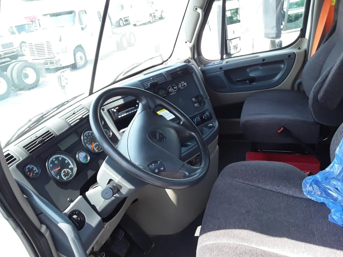 2018 Freightliner Cascadia - image 7