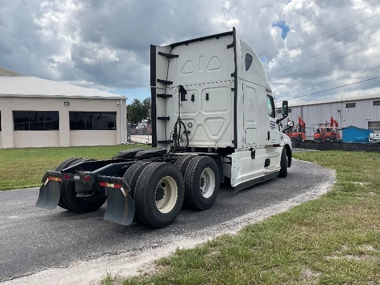 2022 Freightliner Cascadia - image 7