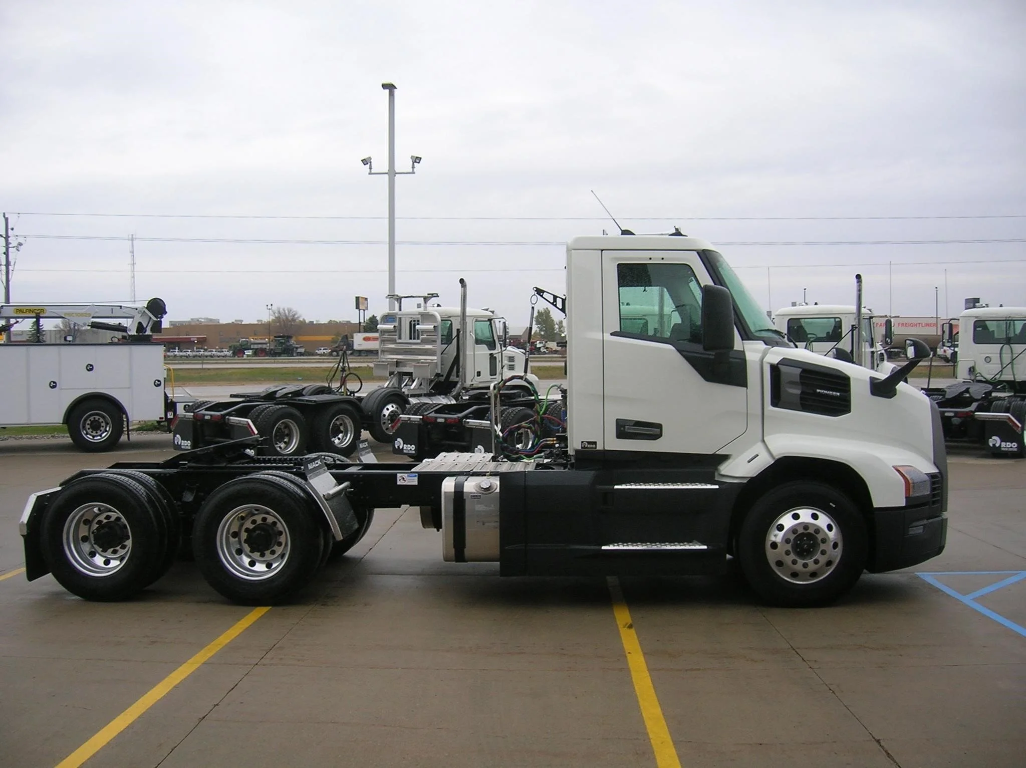 2026 Mack Pioneer — photo 4