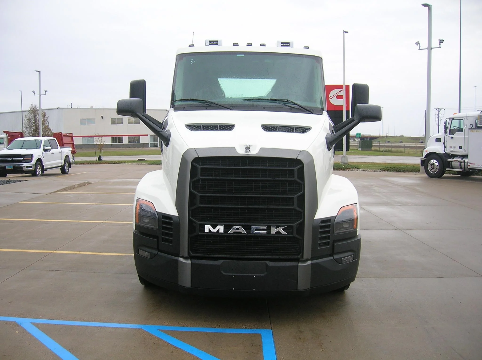 2026 Mack Pioneer — photo 2