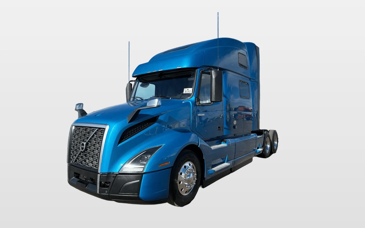 2020 Volvo - image 1