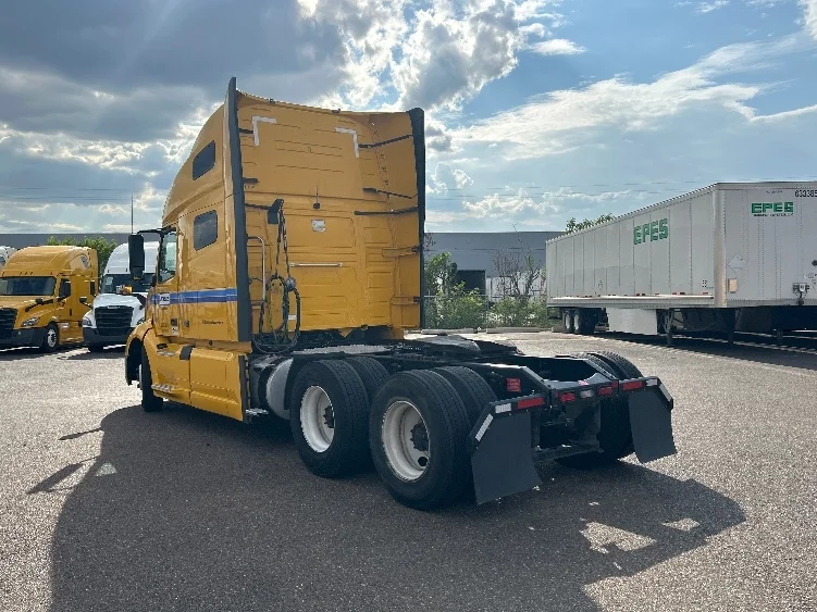 2022 Volvo VNL 760 in San Antonio, TX — photo 5
