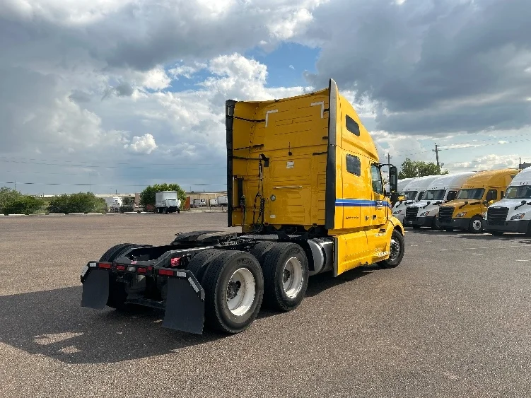 2022 Volvo VNL 760 in San Antonio, TX — photo 7