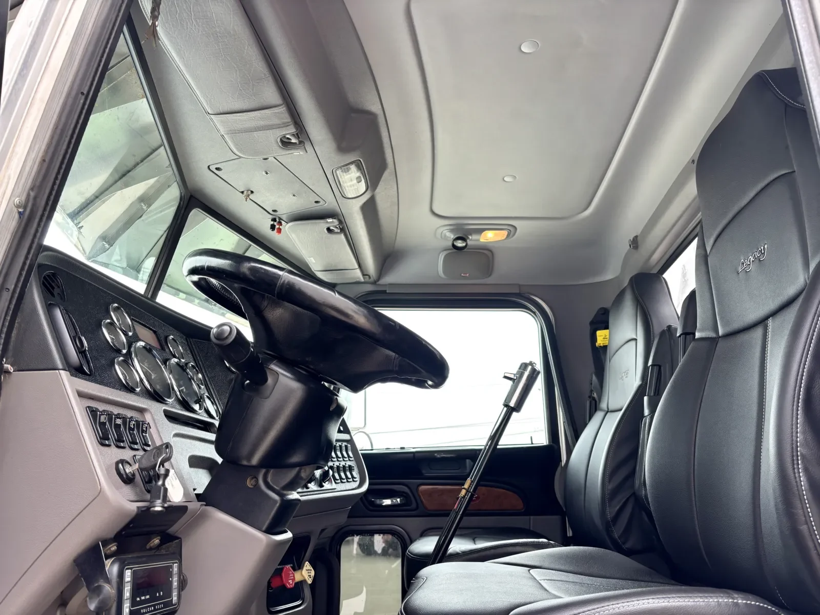 2021 Peterbilt 389 - image 14