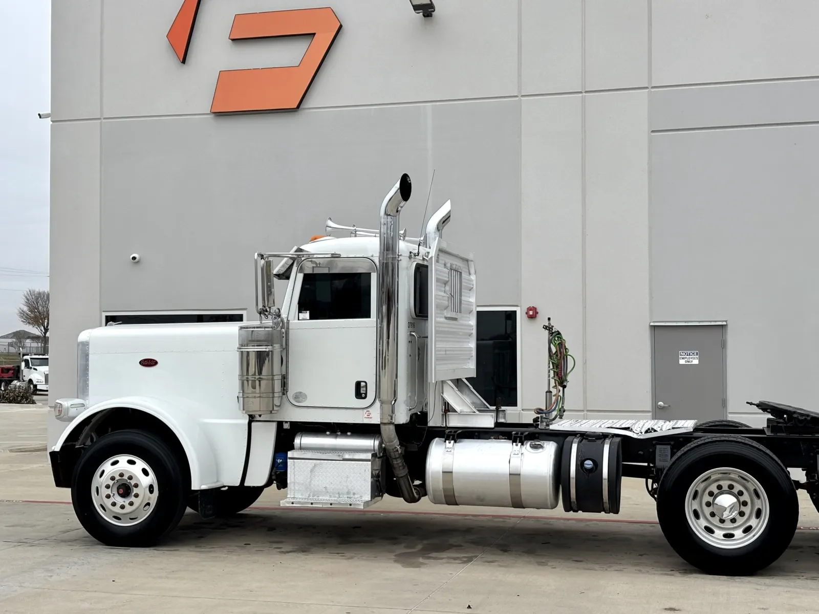 2021 Peterbilt 389 in Hutchins, TX — photo 8