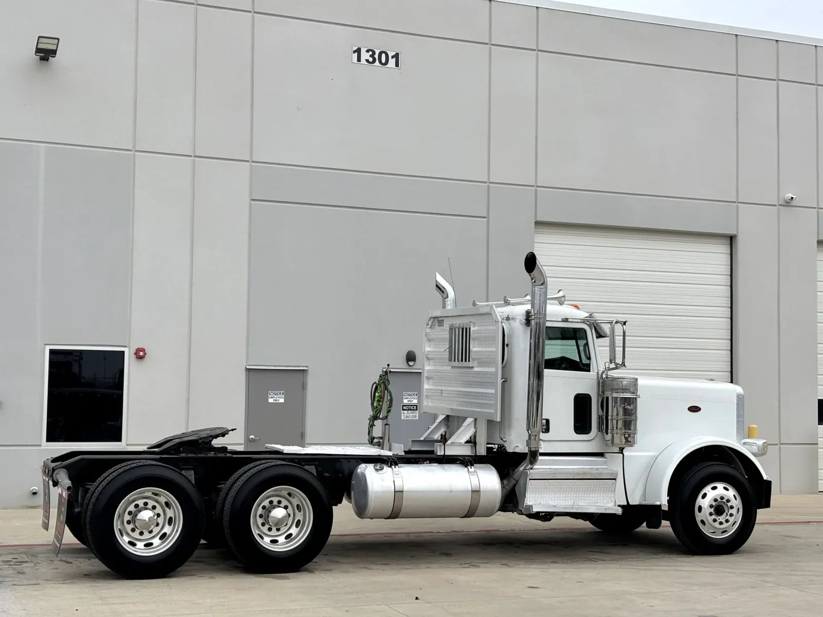 2021 Peterbilt 389 - image 5