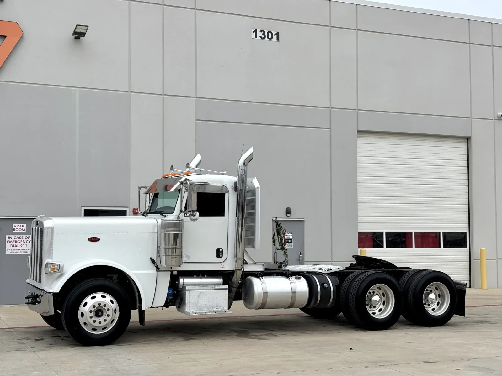2021 Peterbilt 389 - image 2
